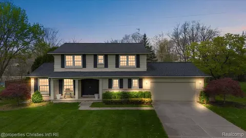 4160 Dawn Ln, West Bloomfield, MI 48323