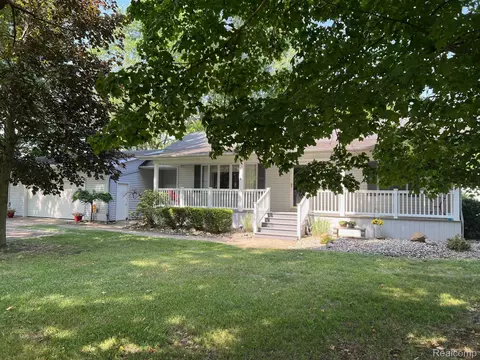 7369 Sheridan Rd, Hazelton, MI 48433