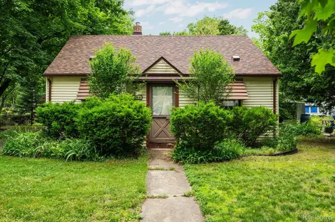 20441 Five Points St, Redford, MI 48240