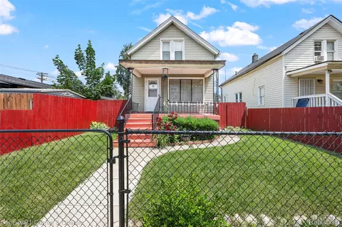 107 Pine St, River Rouge, MI 48218