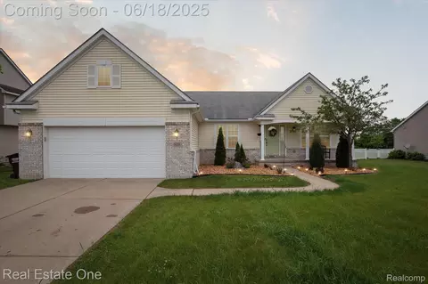 920 Plum Grove Dr, Monroe, MI 48161
