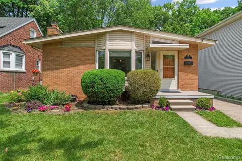 1219 Hendrickson Blvd, Clawson, MI 48017