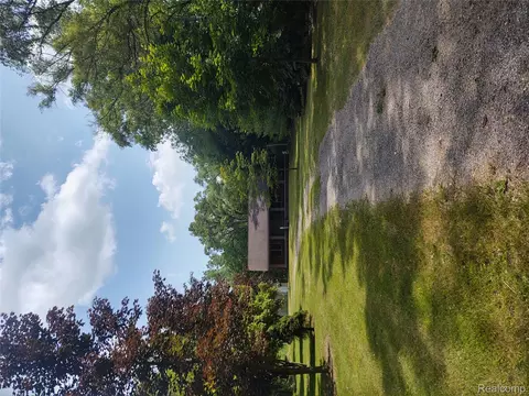 8996 Main St, Northfield, MI 48189