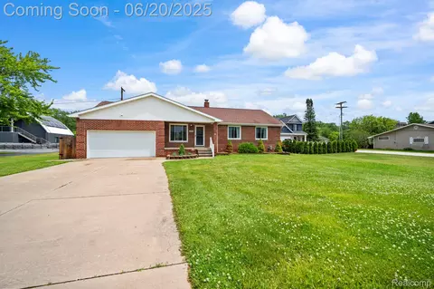 26605 Allen Rd, Woodhaven, MI 48183