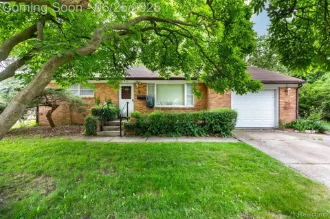 4144 Hillcrest Dr, Warren, MI 48092