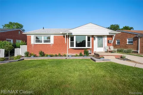 6622 Schaller St, Garden City, MI 48135