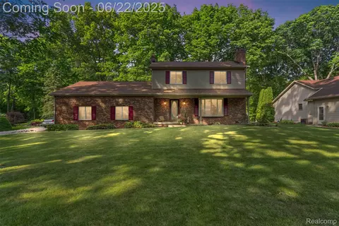 13256 Pine Valley Dr, Thetford, MI 48420