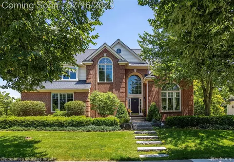 22080 Chase Dr, Novi, MI 48375