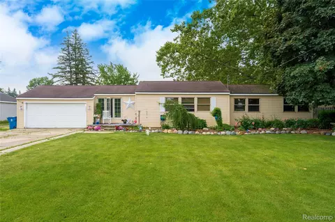 5045 Baldwin Rd, Swartz Creek, MI 48473
