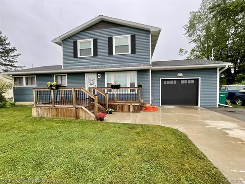 7094 Reid Rd, Swartz Creek, MI 48473