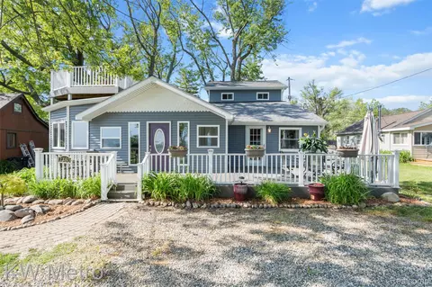 7380 Kilkare Rd, Worth, MI 48450