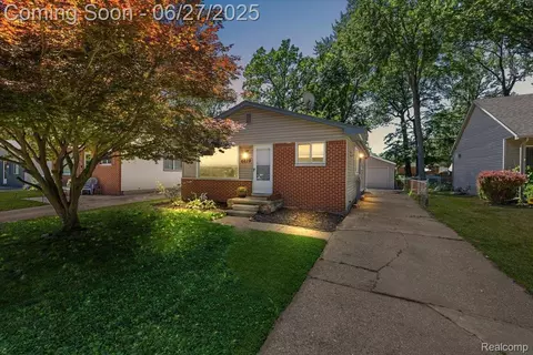 6129 N Linville St, Westland, MI 48185