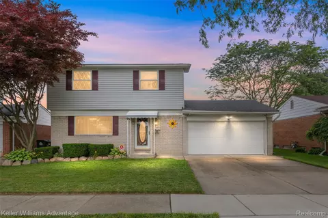 9286 Dudley St, Taylor, MI 48180