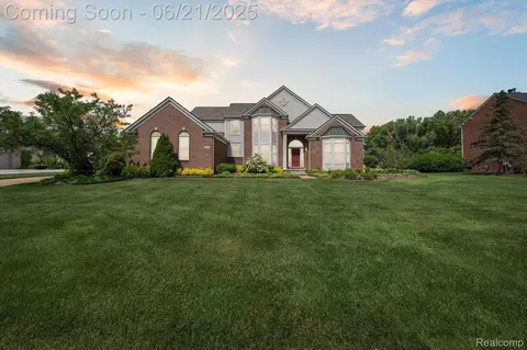 11201 Fellows Creek Dr, Plymouth, MI 48170