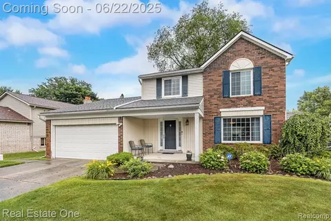 42514 Freeport Dr, Sterling Heights, MI 48313