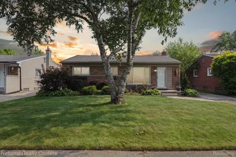 32203 Anita Dr, Westland, MI 48185
