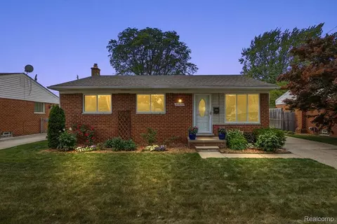 27829 Osmun St, Madison Heights, MI 48071