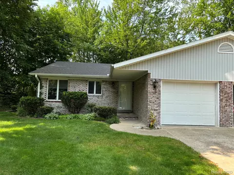3653 Ramblewood Dr, Port Huron, MI 48060