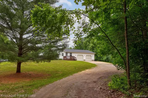 6275 Caine Rd, Vassar, MI 48768