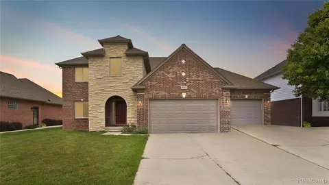 16417 Bishopsgate Dr, Macomb, MI 48044