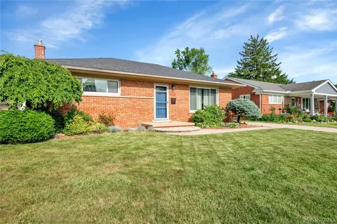 2491 Pinetree Dr, Trenton, MI 48183