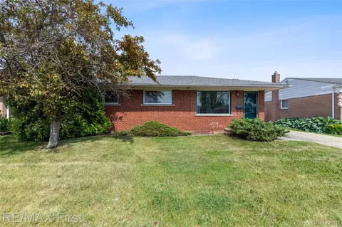 31460 Iroquois Dr, Warren, MI 48088