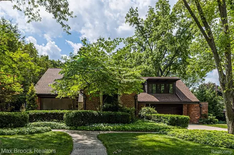 937 Henley St, Birmingham, MI 48009
