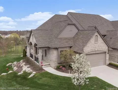 5720 Knob Hill Cir, Independence, MI 48348
