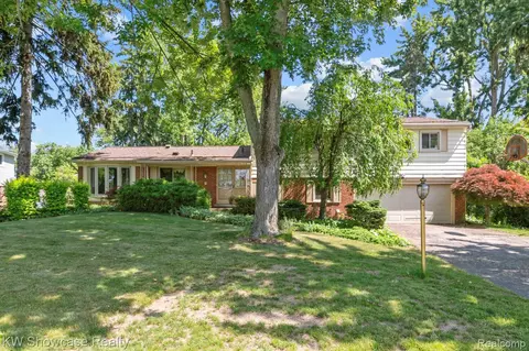 30158 Fiddlers Grn, Farmington Hills, MI 48334