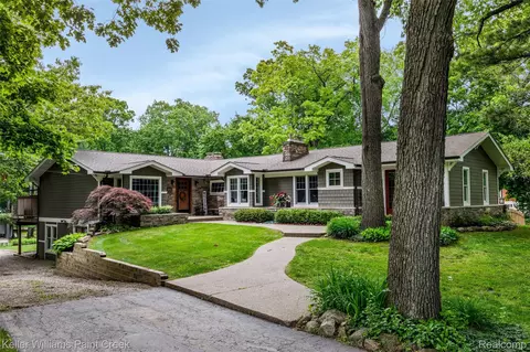 3753 Orion Rd, Oakland, MI 48363