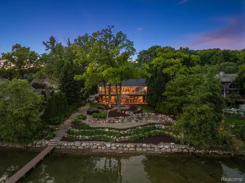 3678 Elder Rd S, West Bloomfield, MI 48324