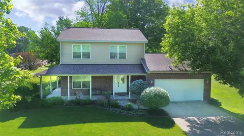 7395 Red Maple Dr, Mount Morris, MI 48458