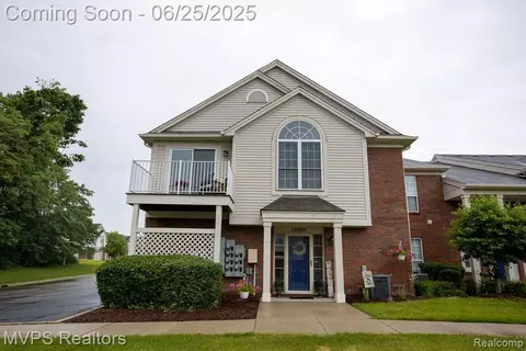 28300 Adler Park Dr S #228, New Baltimore, MI 48051