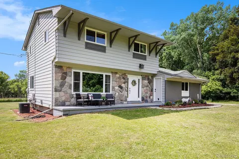11693 Ely Rd, Springfield, MI 48350