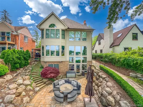 6510 Commerce Rd, West Bloomfield, MI 48324