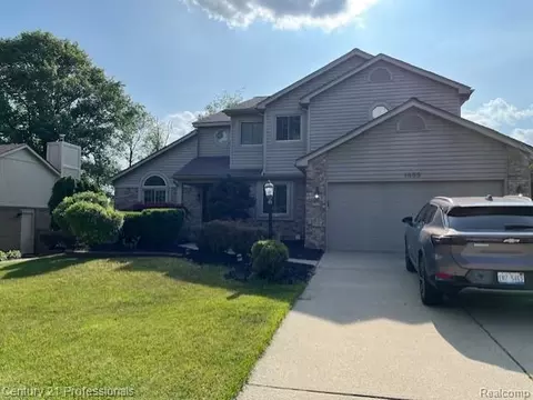 1855 Willowicke Dr, Wixom, MI 48393