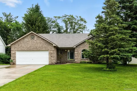 22288 Cass St, Farmington, MI 48335