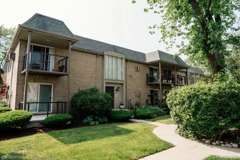 1715 E 14 Mile Rd, Birmingham, MI 48009