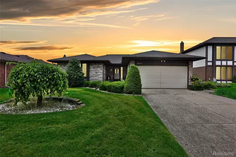 42471 Arcadia Dr, Sterling Heights, MI 48313