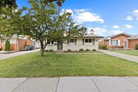 1059 Kenilworth Pl, Clawson, MI 48017