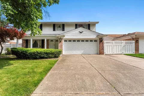20840 Bourassa Ave, Brownstown, MI 48183