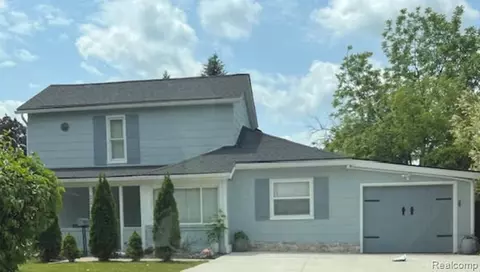 221 Livingston St, Howell, MI 48843