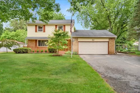 801 Holly Bush Dr, Holly, MI 48442