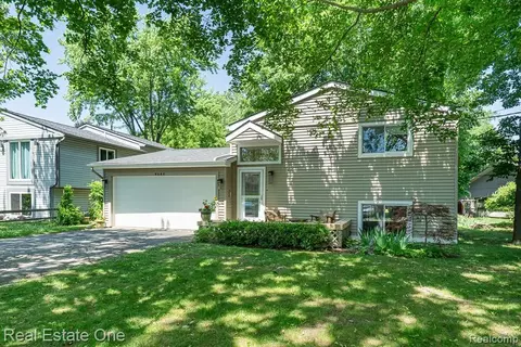 4644 Charest Ave, Waterford, MI 48327