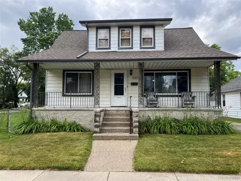 8467 Central St, Center Line, MI 48015