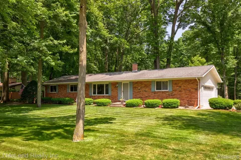 4353 Emerald Dr, Bridgeport, MI 48722