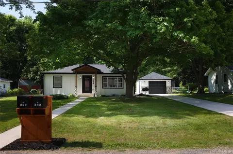126 Oriole Dr, Battle Creek, MI 49037