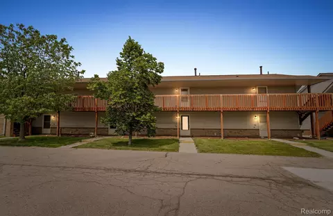 31663 Nardelli Ln, Roseville, MI 48066