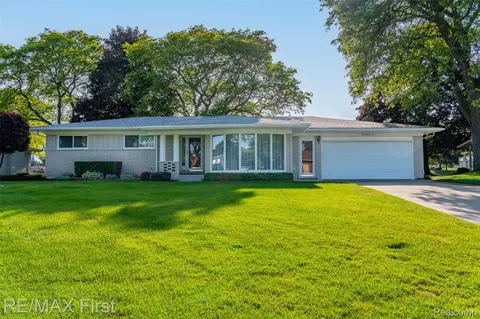 54815 Franklin Dr, Shelby Township, MI 48316