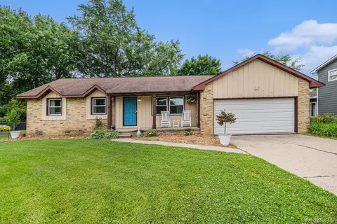 5369 Old Franklin Rd, Grand Blanc, MI 48439